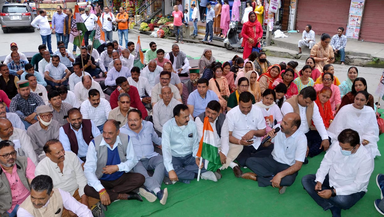 Congress resolved Satyagraha at Gandhi Chowk
