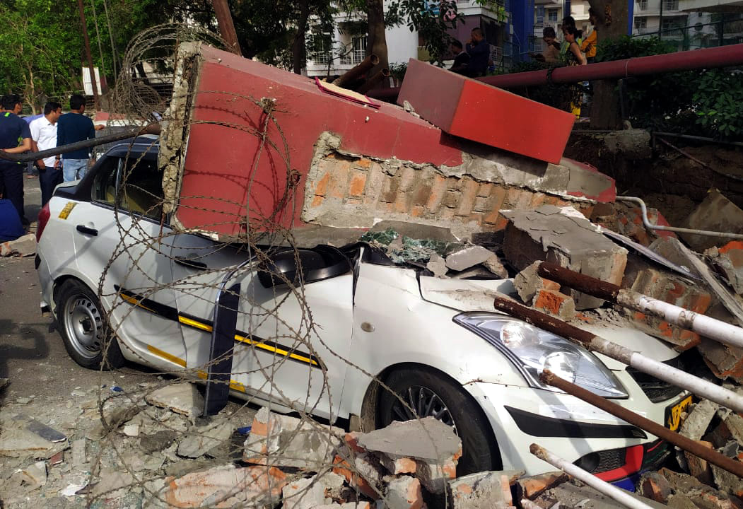 Mahagun Mansion's wall collapses, four vehicles damaged