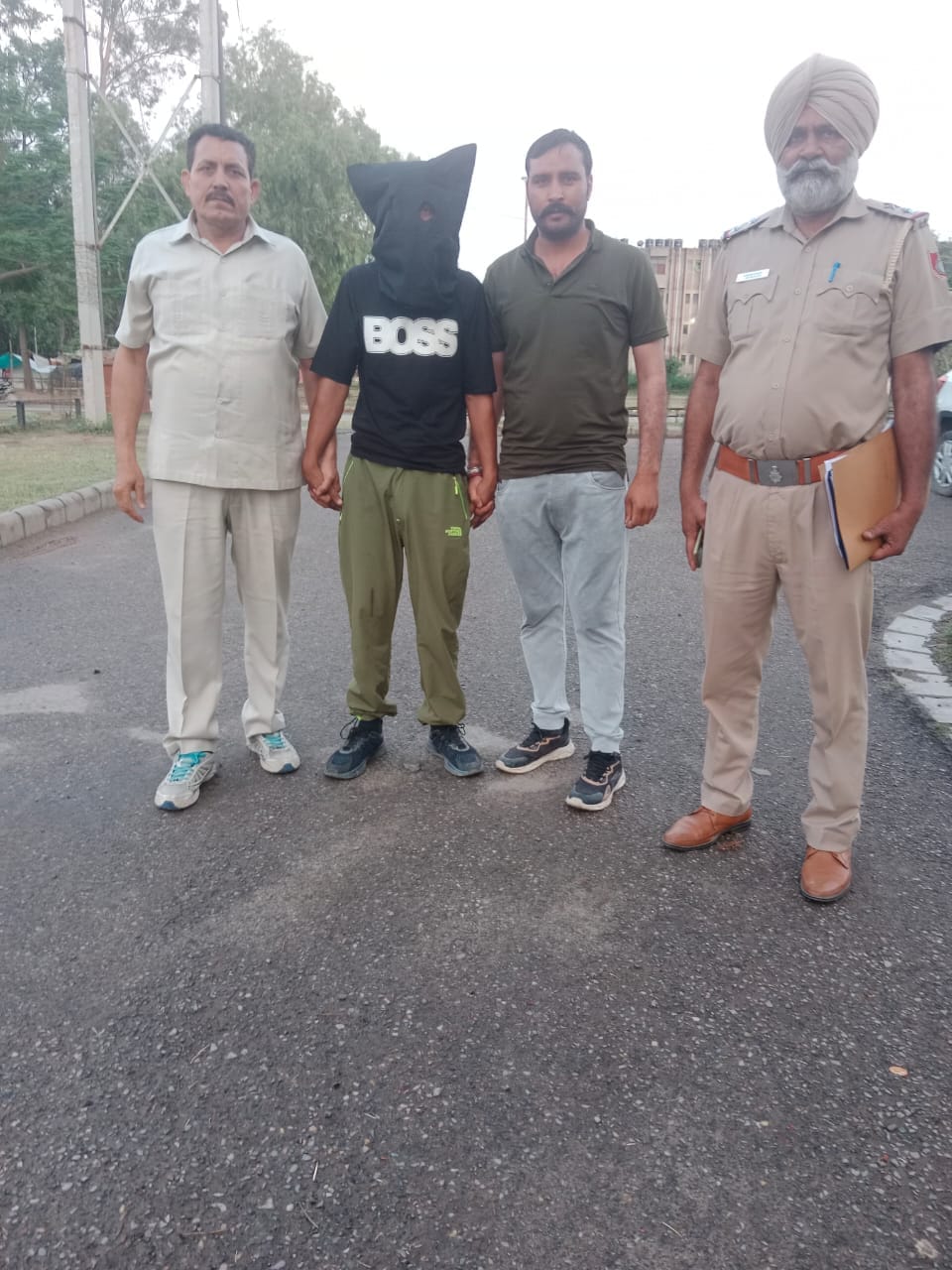 Accused of stealing jewelry worth lakhs of rupees arrested with jewelry