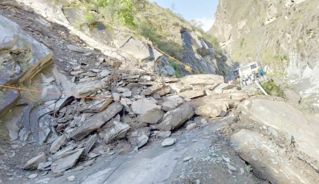 Wheels of vehicles stopped for 12 hours on Chamba-Bharmour