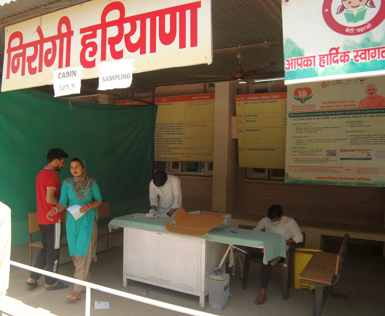 Employees filling Kovid samples at Civil Hospital, Fatehabad.