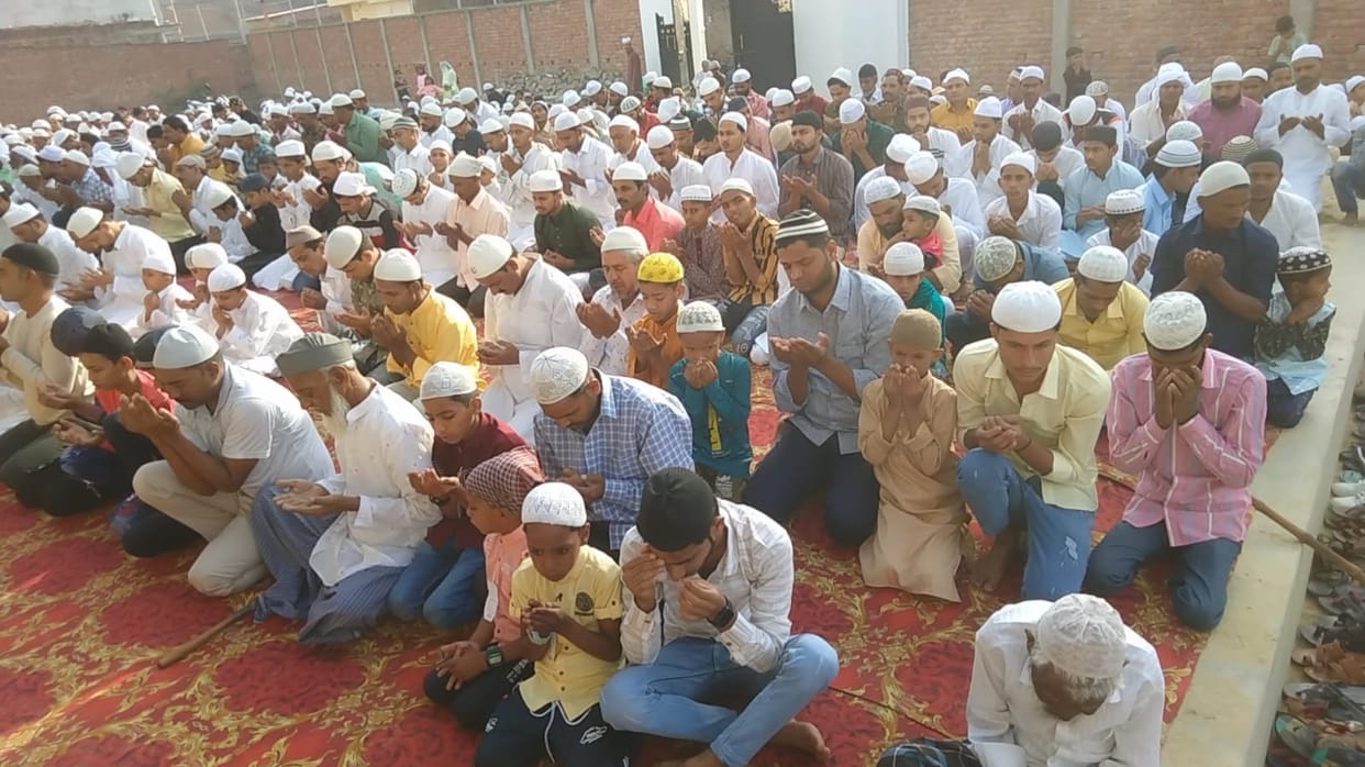 Prostrated in the court of God, shared happiness by hugging