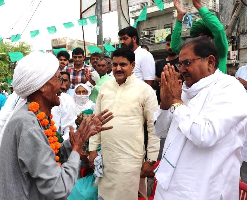 CM started considering himself bigger than Aurangzeb: Abhay