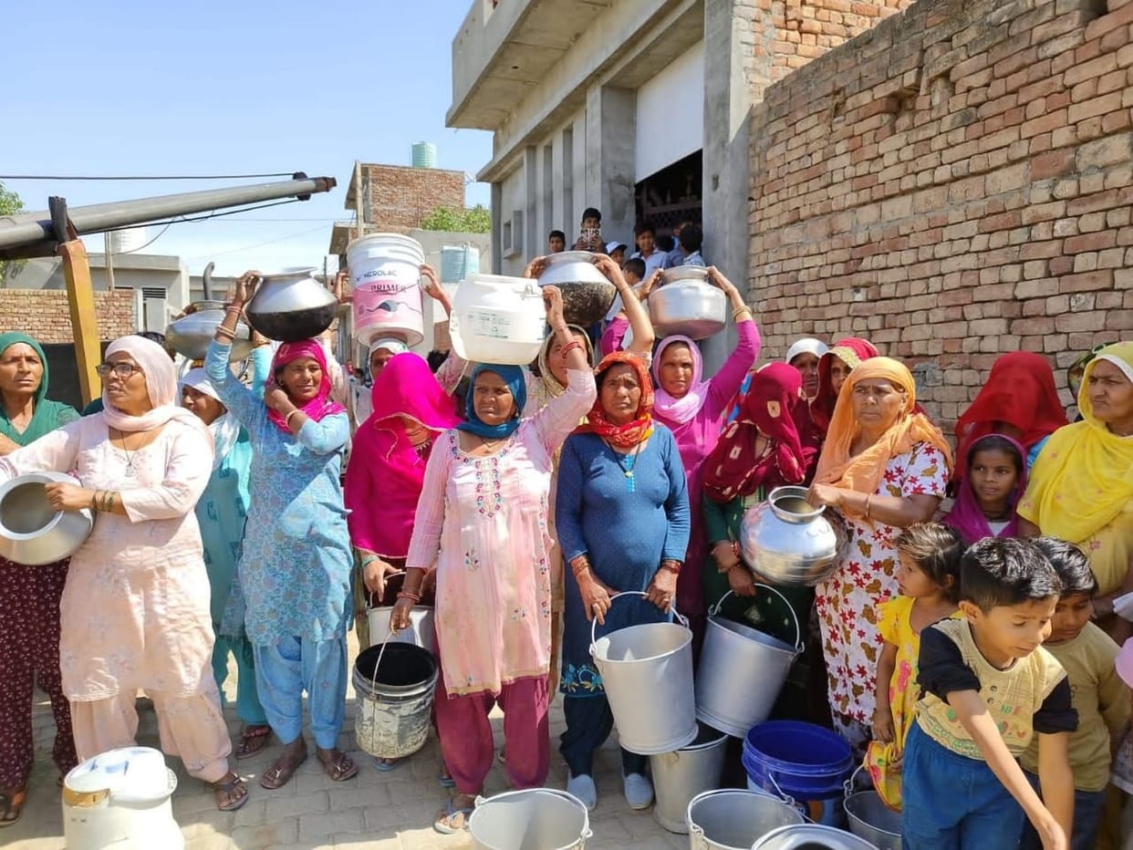 Six colonists dependent on drinking water for ten days