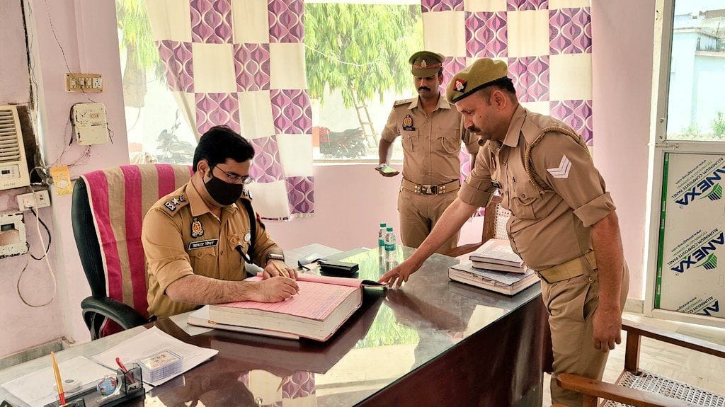 Policemen should keep records updated in police stations: SP