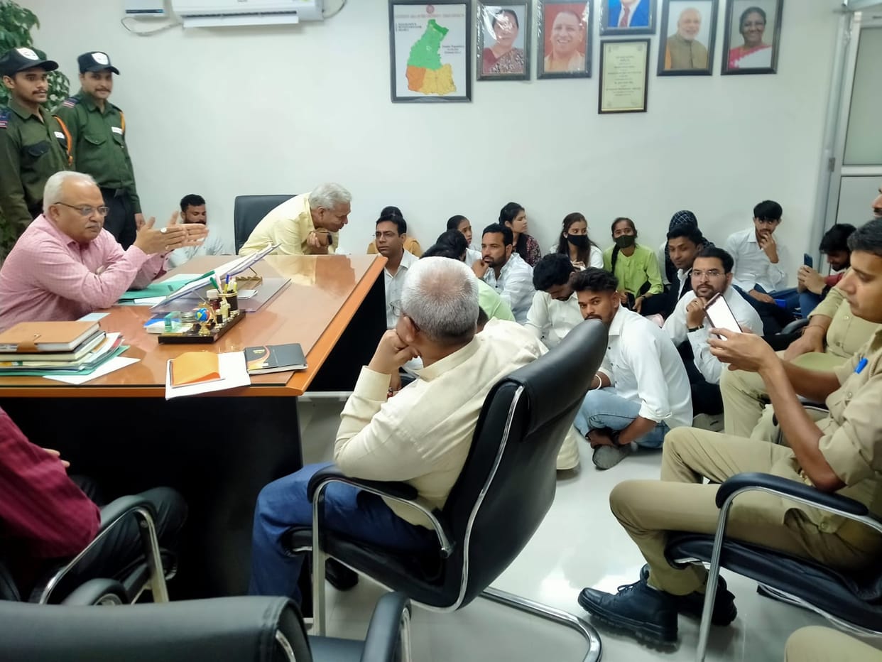 Vice Chancellor gheraoed in protest against cancellation of admission