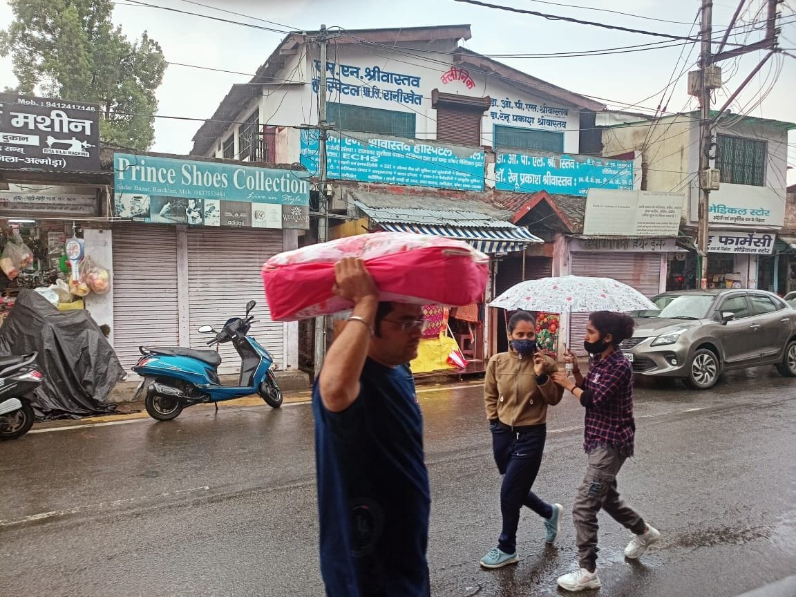 Heavy rain increased the cold again in Ranikhet