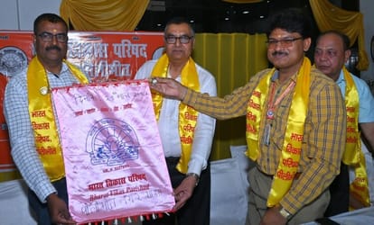 Saurabh Saxena became the president, Sudhir Kumar Singh became the secretary.