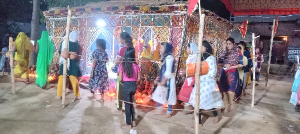 As soon as Mahishasura died, the gods showered flowers
