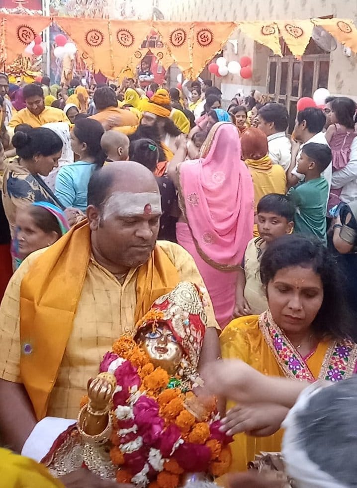 Read Gita, Bhagwat and Ramayana to know religion