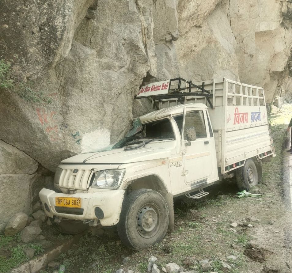 Pickup collided with hill in Pagalnala, two injured including driver