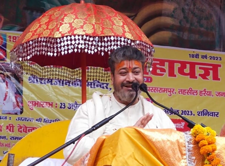 Gods showered flowers on the birth of Lord Shriram