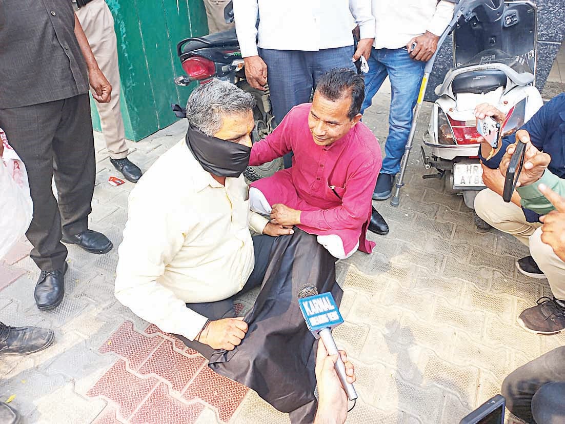 Umesh Channa sitting wearing black cloth
