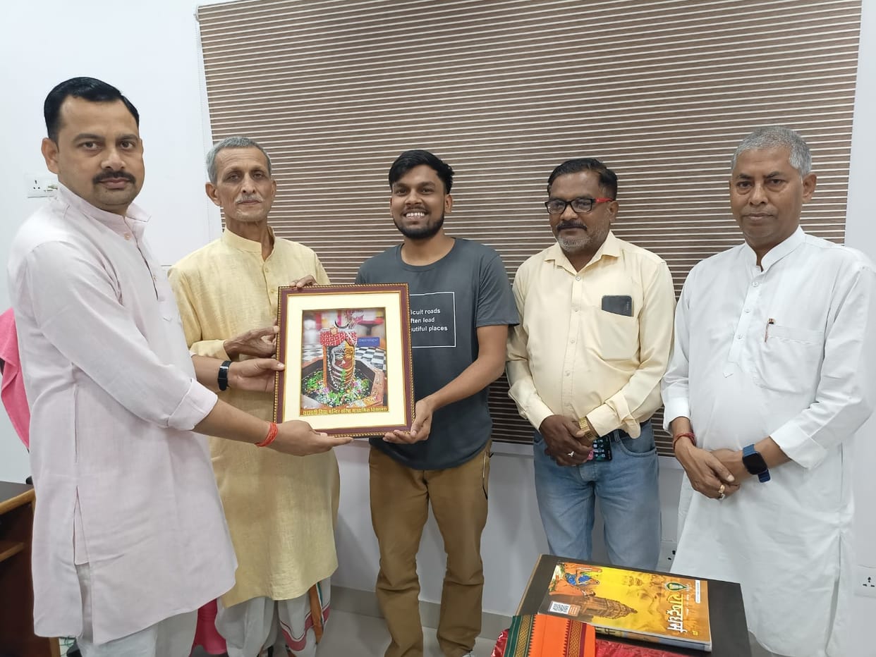 Student honored on selection in DRDO