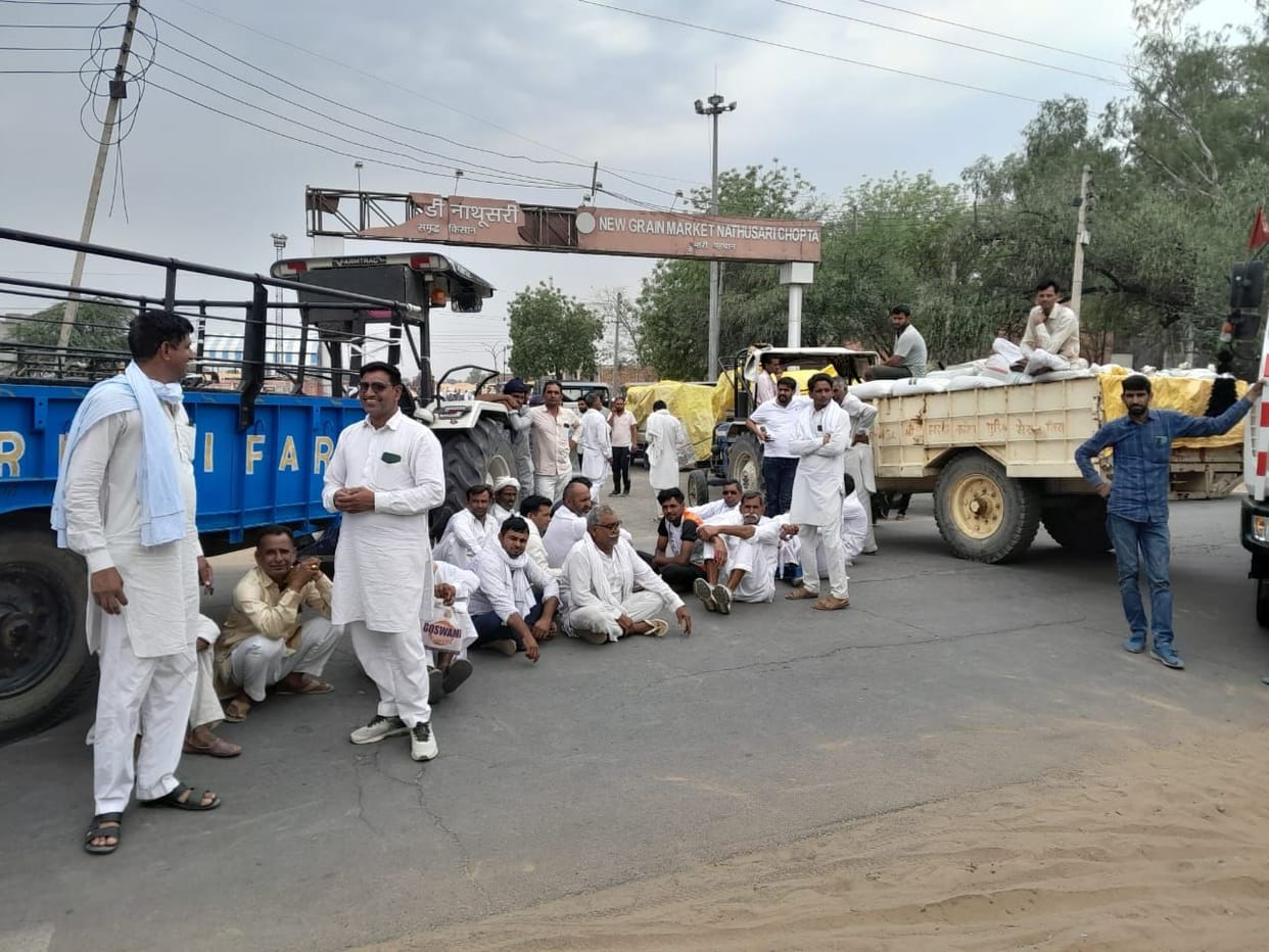 On completion of the target, NAFED closed the purchase, the farmers staged a sit-in, then Hafed assured the purchase till May 1.
