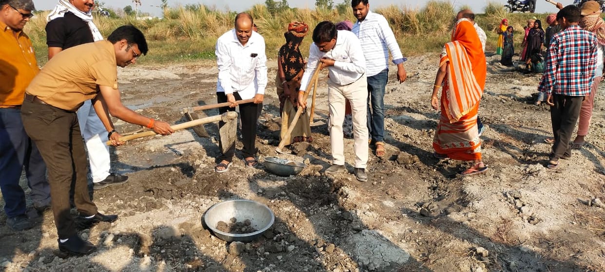 CDO and DC MNREGA inspected Pachwas Taal excavation