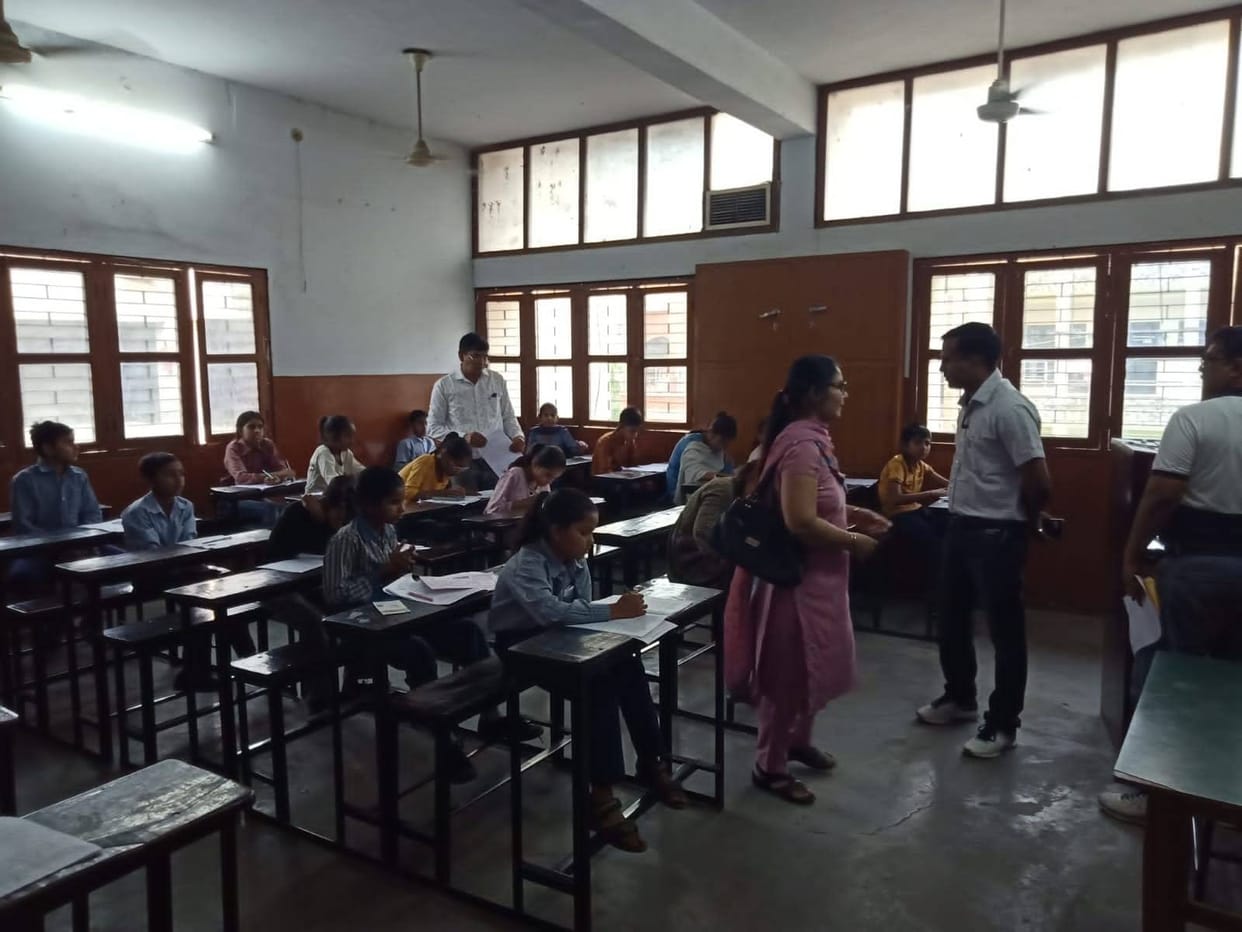 2550 students gave the entrance examination of Jawahar Navodaya at 11 centers of the district