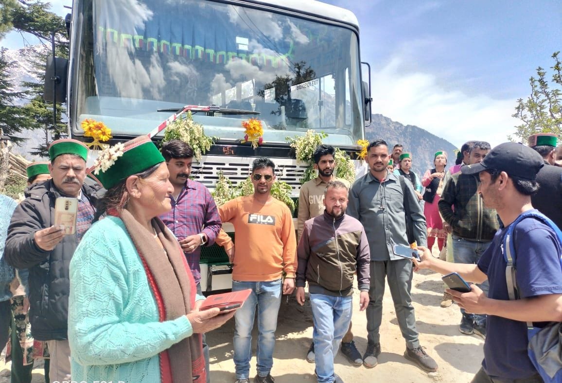 Bus reached Sapni, villagers expressed happiness