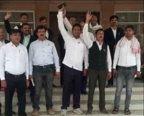 Advocates protest against Gram Nyayalaya