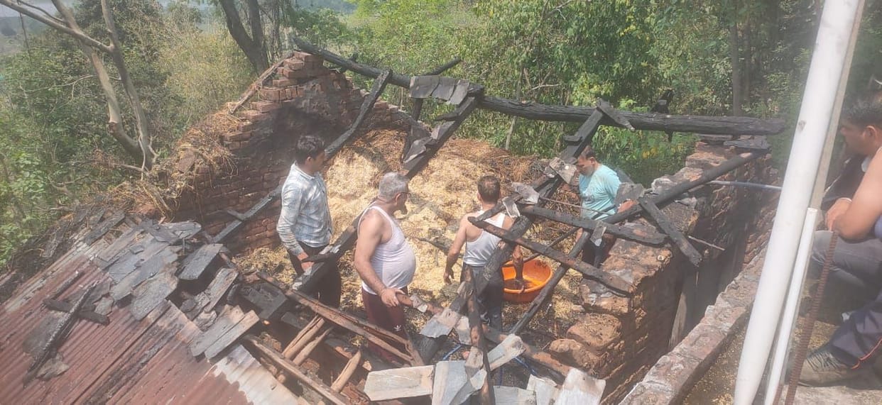 Gaushala ashes in Langana, loss of thousands