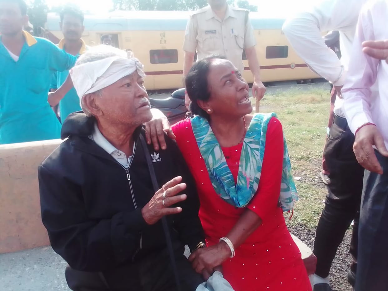 While boarding the train, the passenger staggered and fell, saved his life
