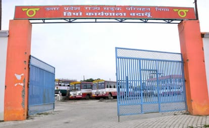 10 buses gathering dust waiting for repair in the workshop
