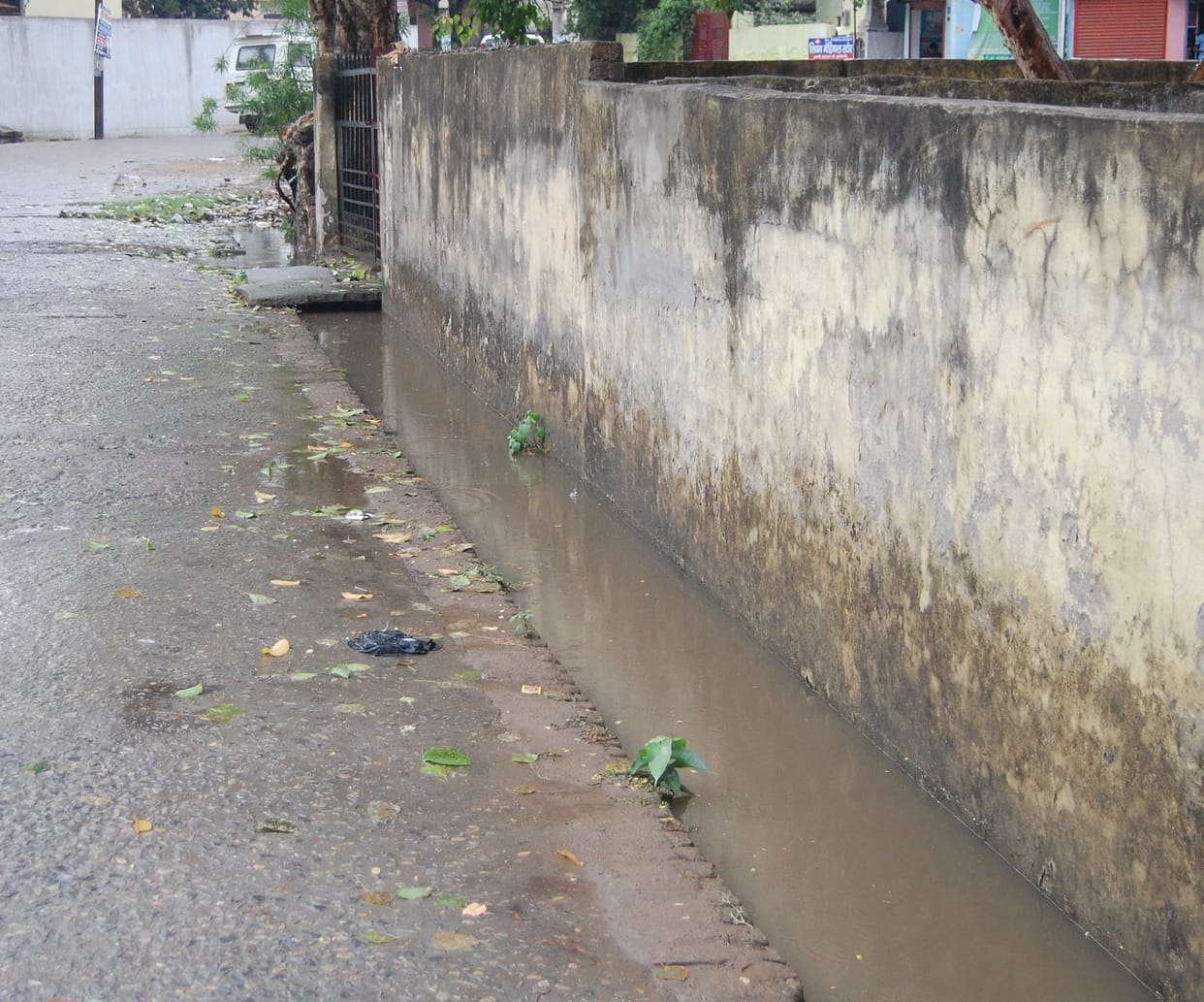The rain increased the problems of the residents