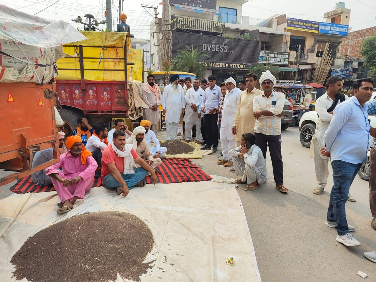 Hafed did not buy mustard, so the farmers jammed, piled on the square