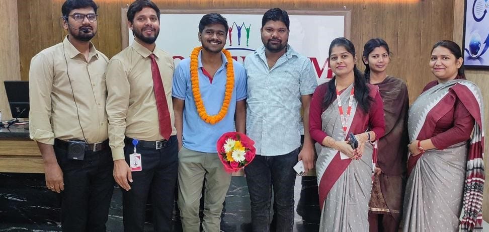 Student of Momentum Basti hoisted the flag in JEE Main