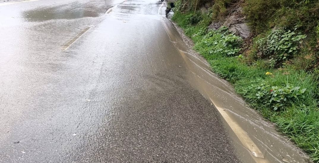 Flowting Water in Pithauragarh