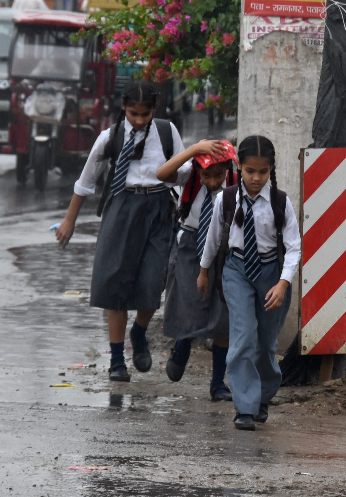 Roads and colonies submerged due to rain, citizens upset