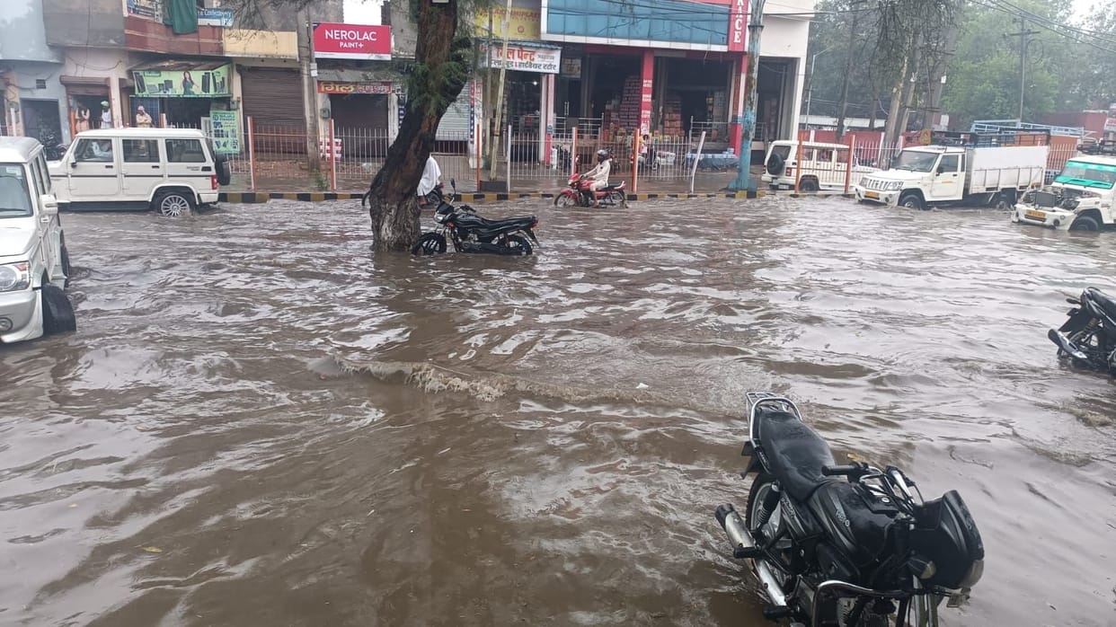 40 mm rain in Tohana, 20 thousand wheat bags soaked in grain market