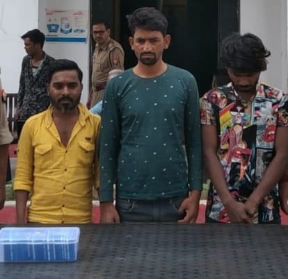 Gang stealing from teenagers busted, 25 mobile phones recovered