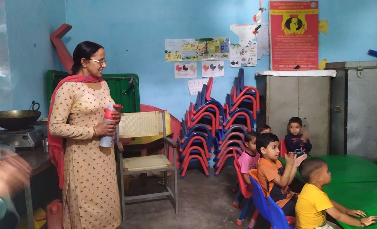 Naunihal are learning at the dilapidated Anganwadi centers: In many centers there is no electricity arrangement for five years and many buildings have been built condom