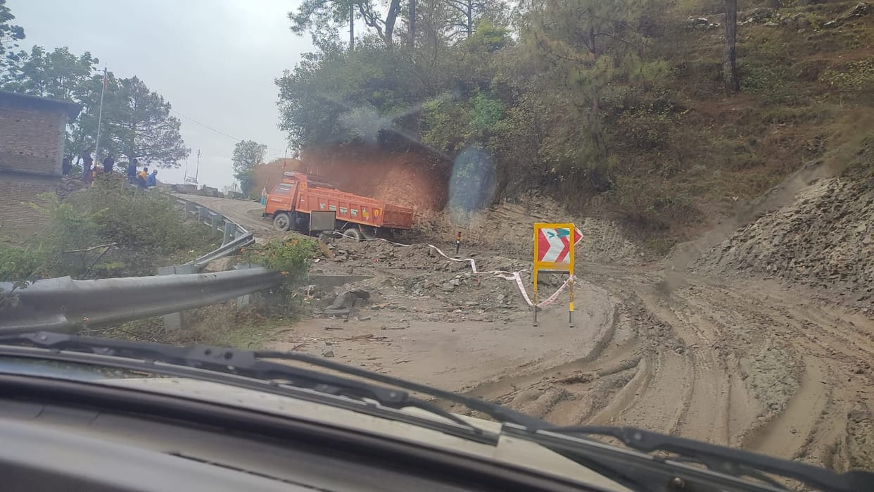 Vehicles stuck in jam for eight hours on Char Dham motorway