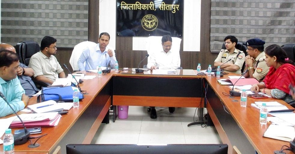 Photographs of contesting candidates should be posted at polling stations