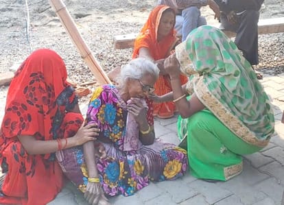 Bike rider farmer dies due to car collision, daughter-in-law and son injured