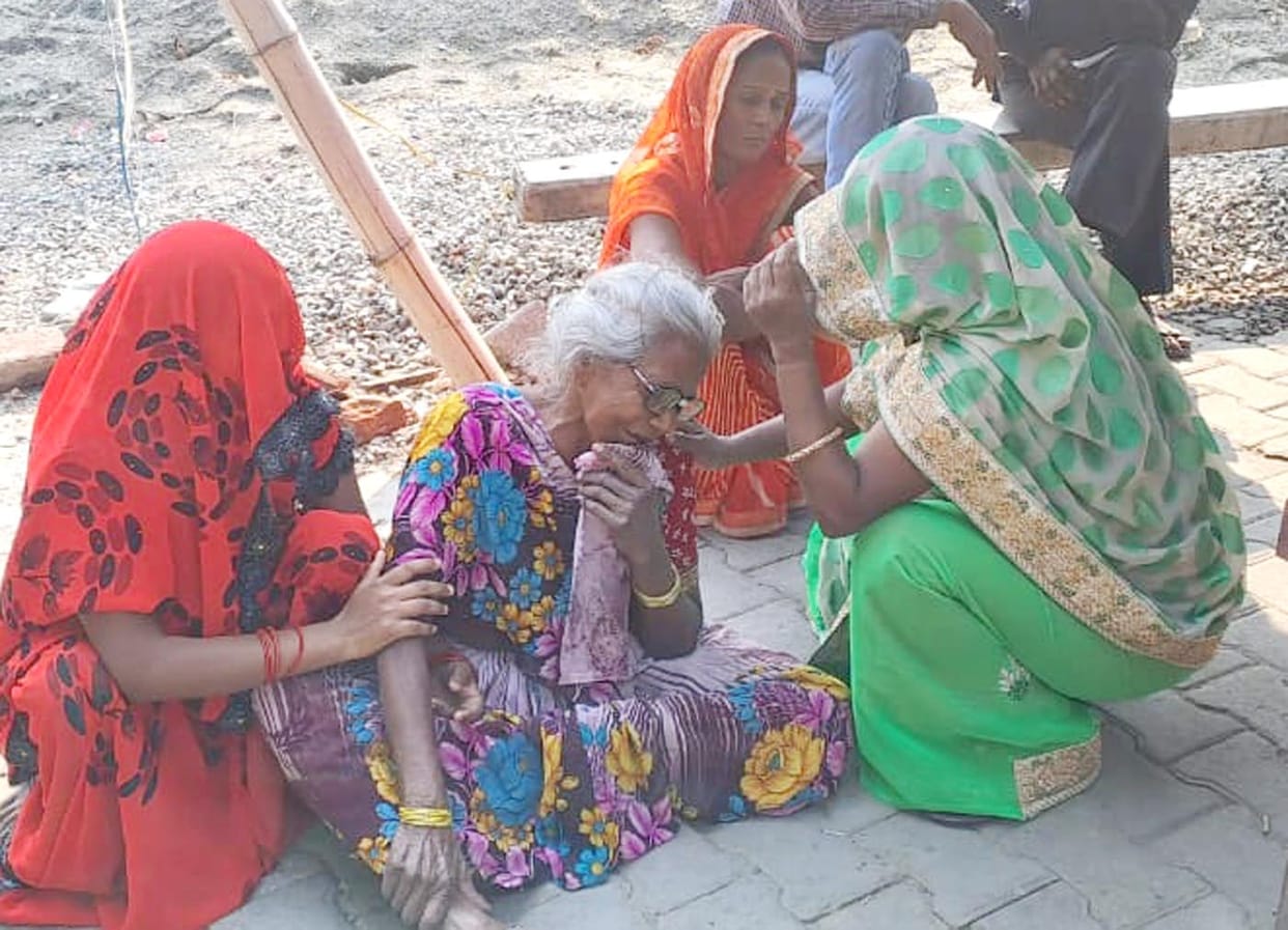 Bike rider farmer dies due to car collision, daughter-in-law and son injured