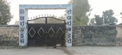 Study or joke... 1400 students, only one teacher