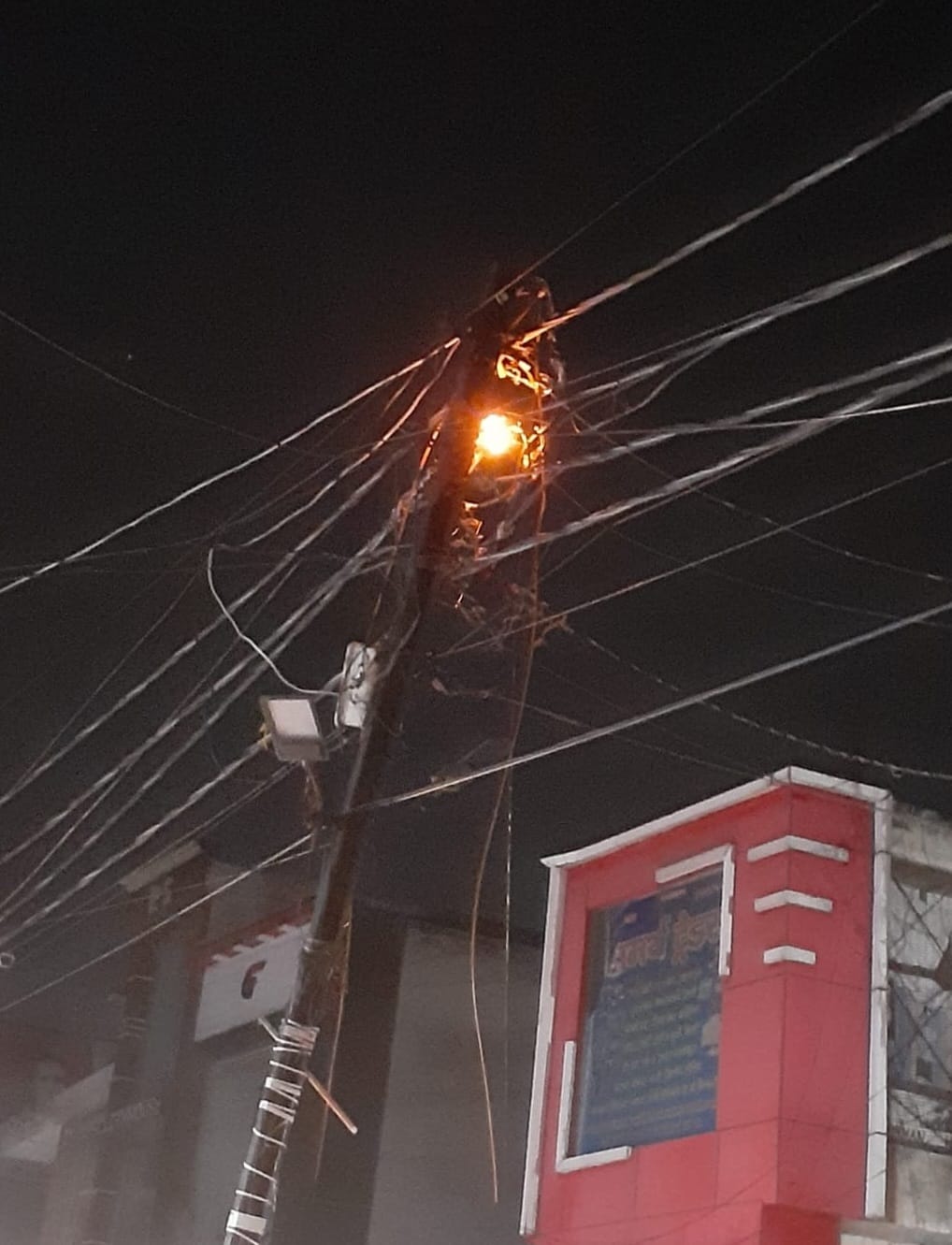 Line fire, electrical worker did not reach even on information