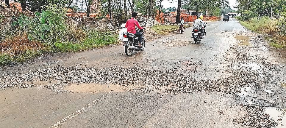 Filling ballast in potholes