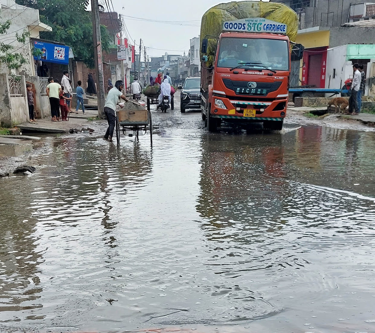 Muzaffarnagar-Thanabhavan road turned into potholes