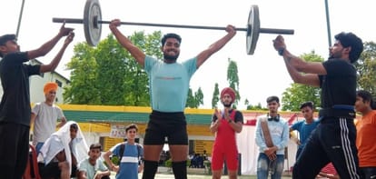 Players showed stamina in race and weightlifting competition