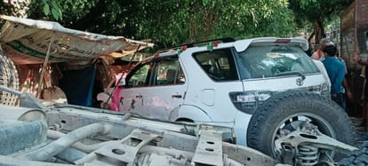 Cars collided at Khirnibagh intersection, six injured returning from marriage