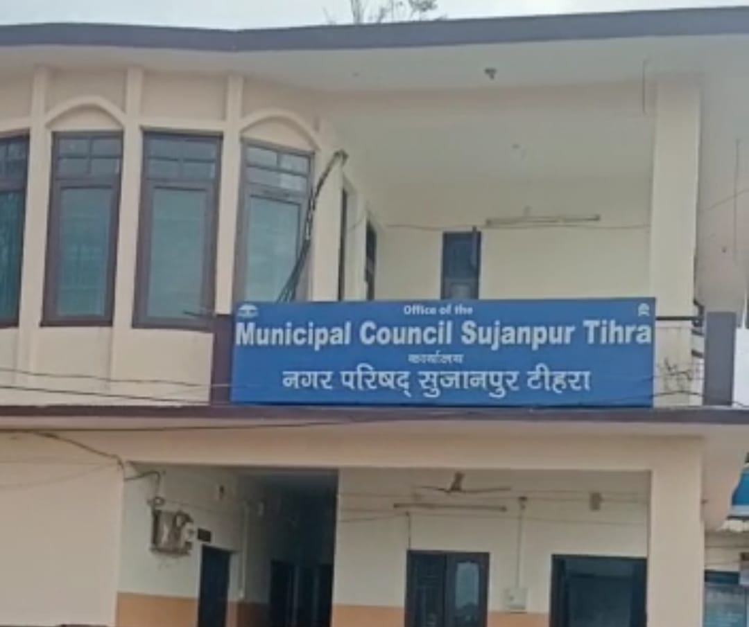 Tu-tu-main-main in Sujanpur City Council Office