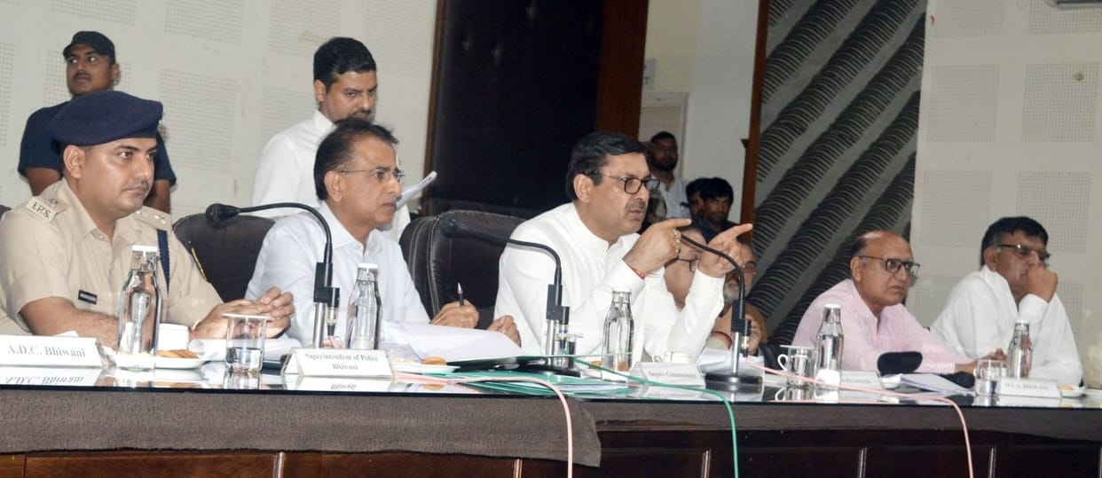 Without contacting the eminent person and the complainant, the department closed the complaint of CM window, the minister ordered an inquiry