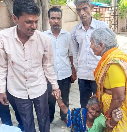 Nilgai came in the grip of bike riding couple, husband died