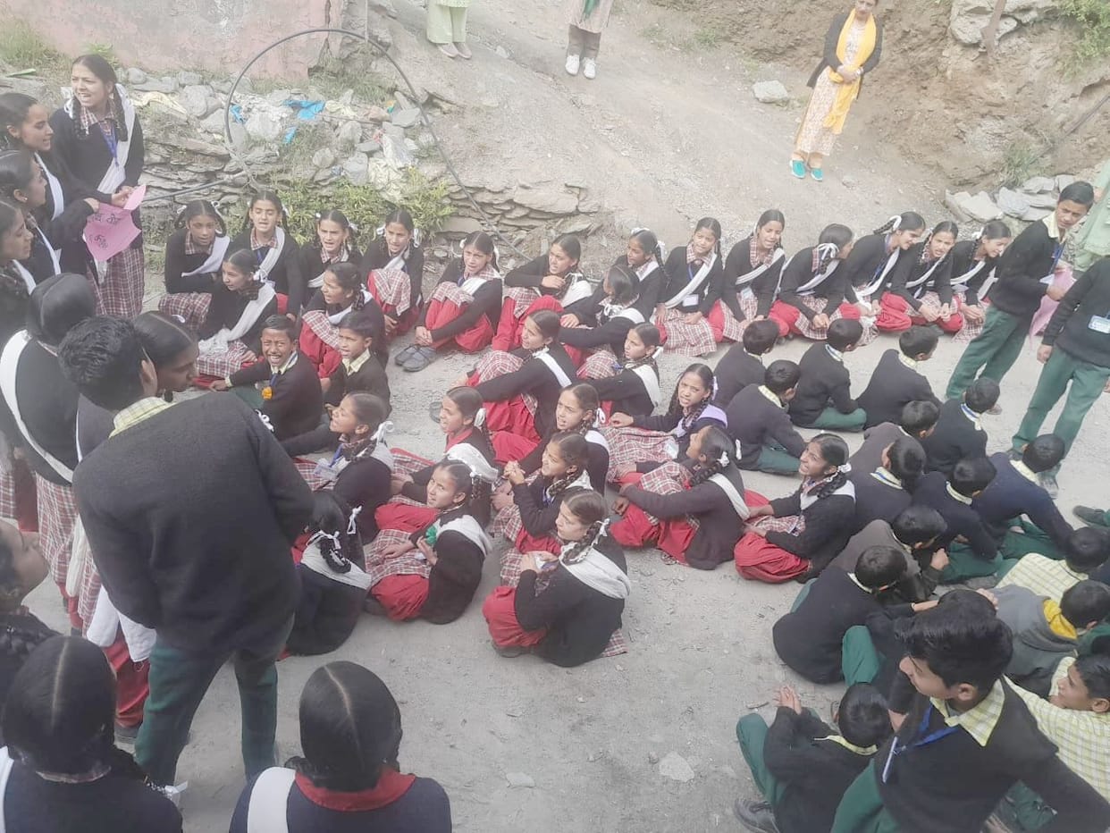 Students left the classes and landed on the road on the demand of posting of teachers
