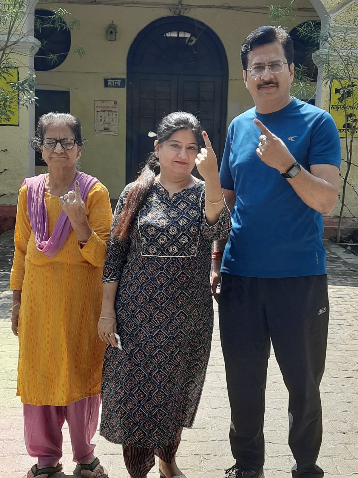Politicians' neighborhoods lag behind in polling, votes cast in Muslim areas