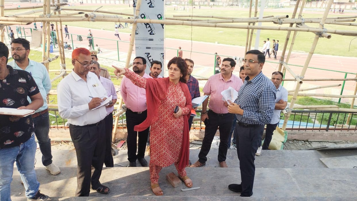 Complete the work of smart city projects soon with quality - Divisional Commissioner